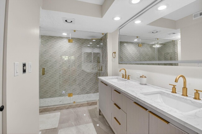 Building Photo - 7455 Glendevon Ln