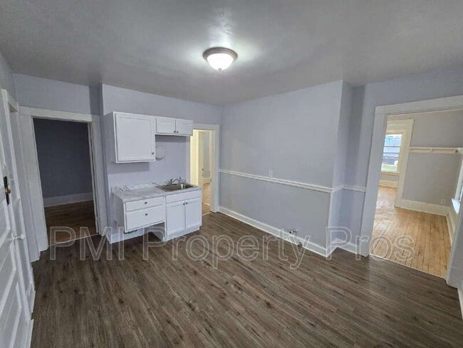 Building Photo - 3111 W Walnut St