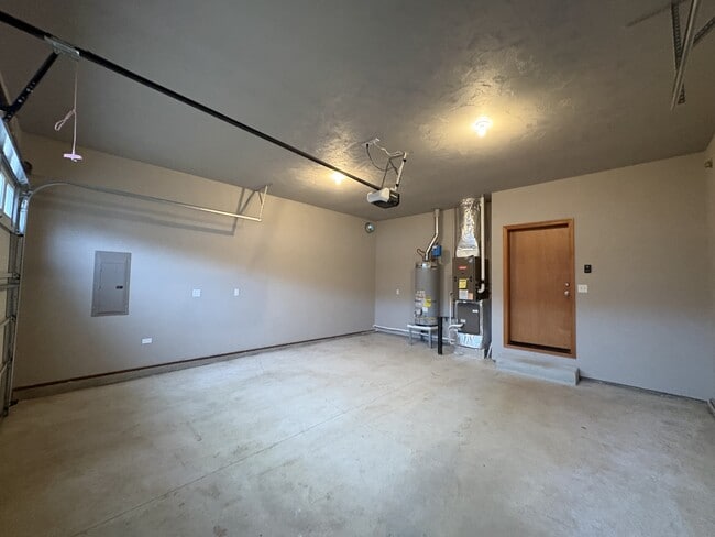 Building Photo - 348 Watercress St