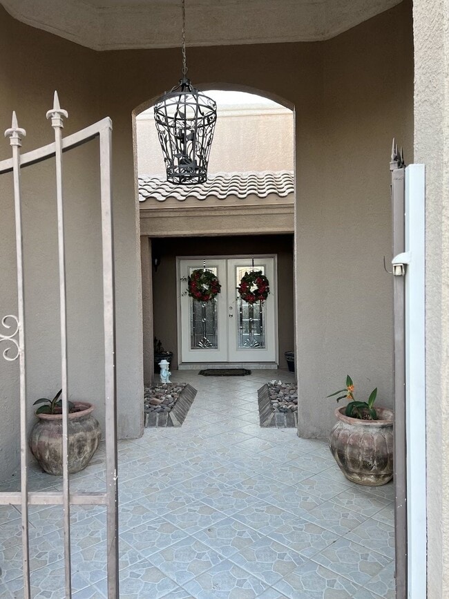 Building Photo - 1031 Los Moros Dr