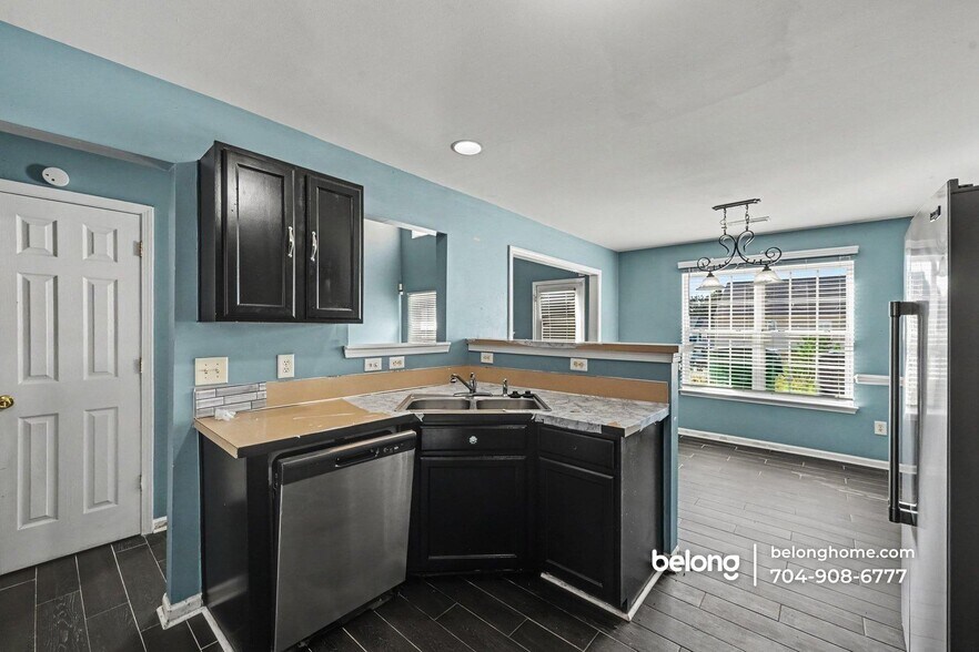 Building Photo - 515 Tansy Dr
