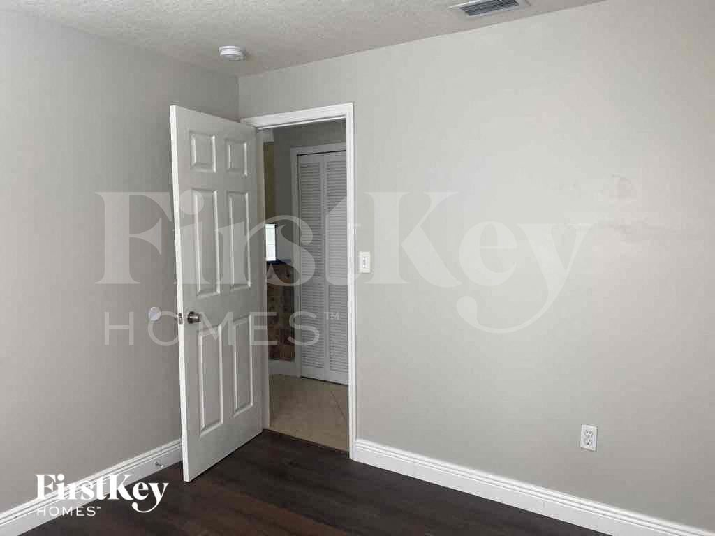Building Photo - 16119 SW 61st Ln