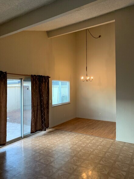 Building Photo - 450 S Argyle Ave