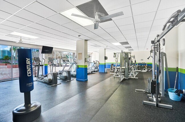 Building Photo - Beautiful 2 bedroom 1.5 bath Condo