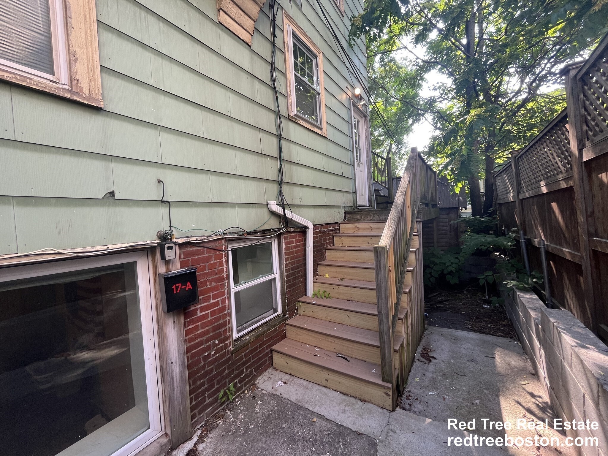 Building Photo - 17 Putnam Ave