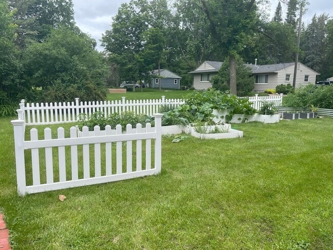 Building Photo - 17620 8th Ave N