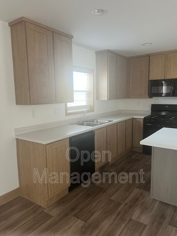 Building Photo - 825 1st Ave E