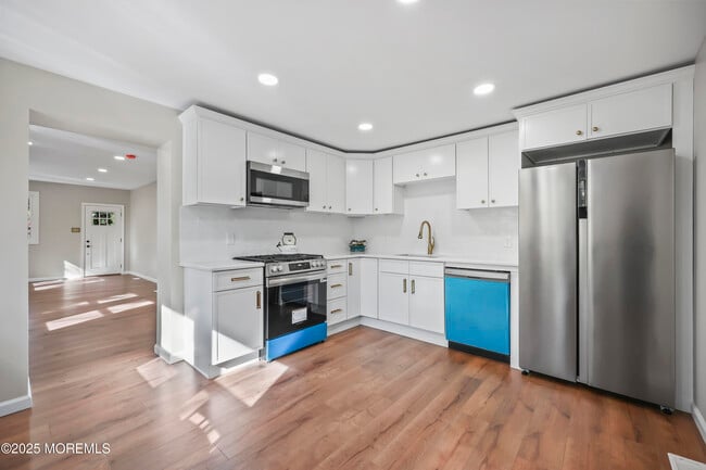 Building Photo - 400 S 1st Ave