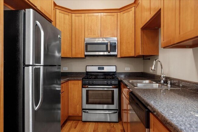 Building Photo - 3 bedroom in Chicago IL 60613