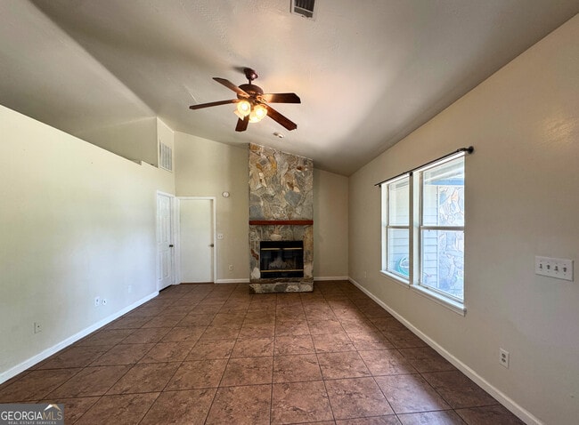 Building Photo - 330 McQueen Cir
