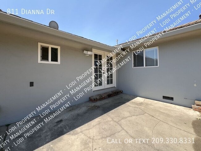 Building Photo - 811 Dianna Dr