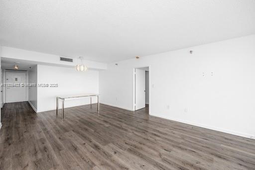 Building Photo - 20505 E Country Club Dr