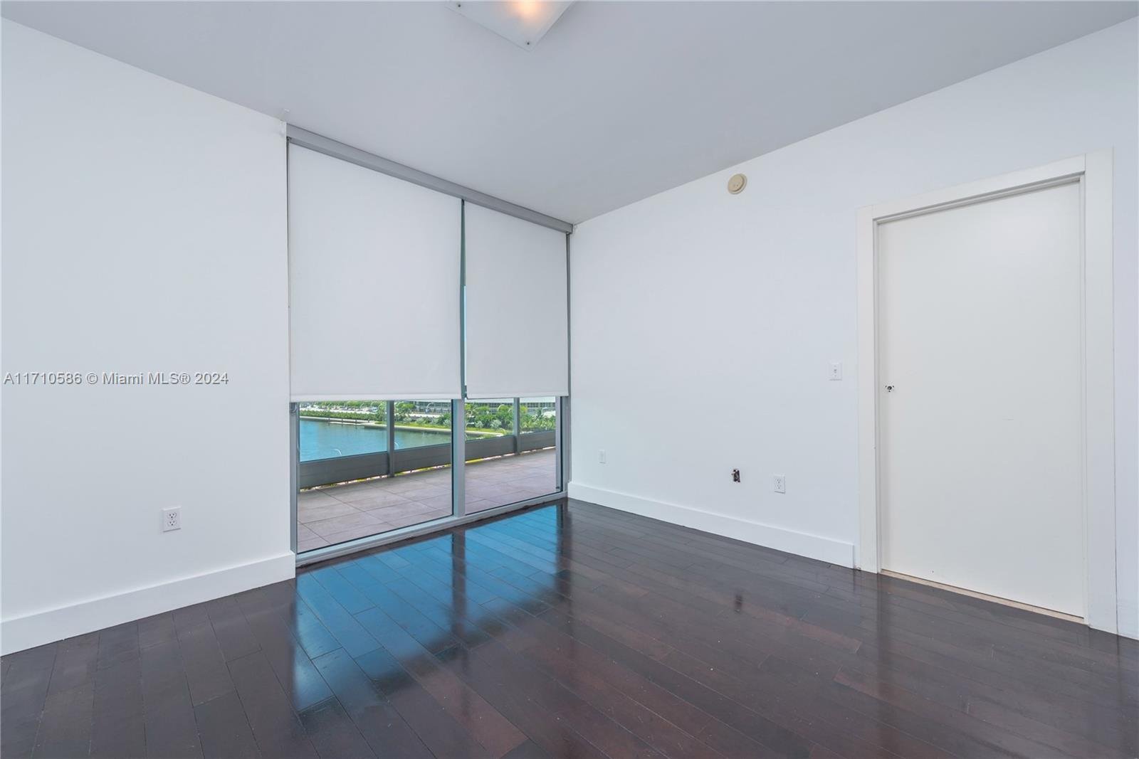 Building Photo - 900 Biscayne