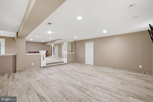 Building Photo - 5767 Bush Hill Dr
