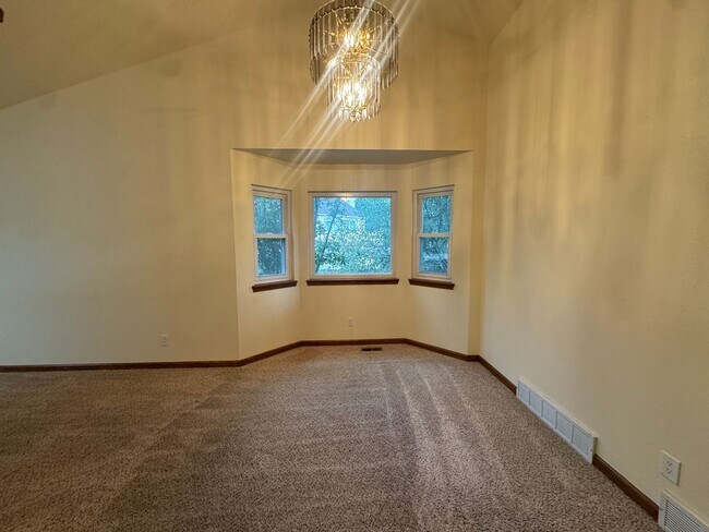 Building Photo - 4720 Oz Ct