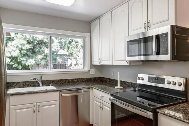 Building Photo - 6558 Crown Blvd