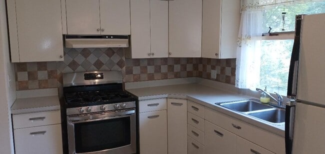 Building Photo - 430 Waubun Dr