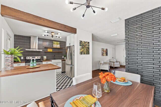 Building Photo - 6235 Fordham Cir E