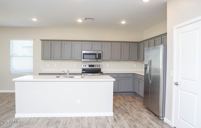 Building Photo - 15835 N 65th Ave