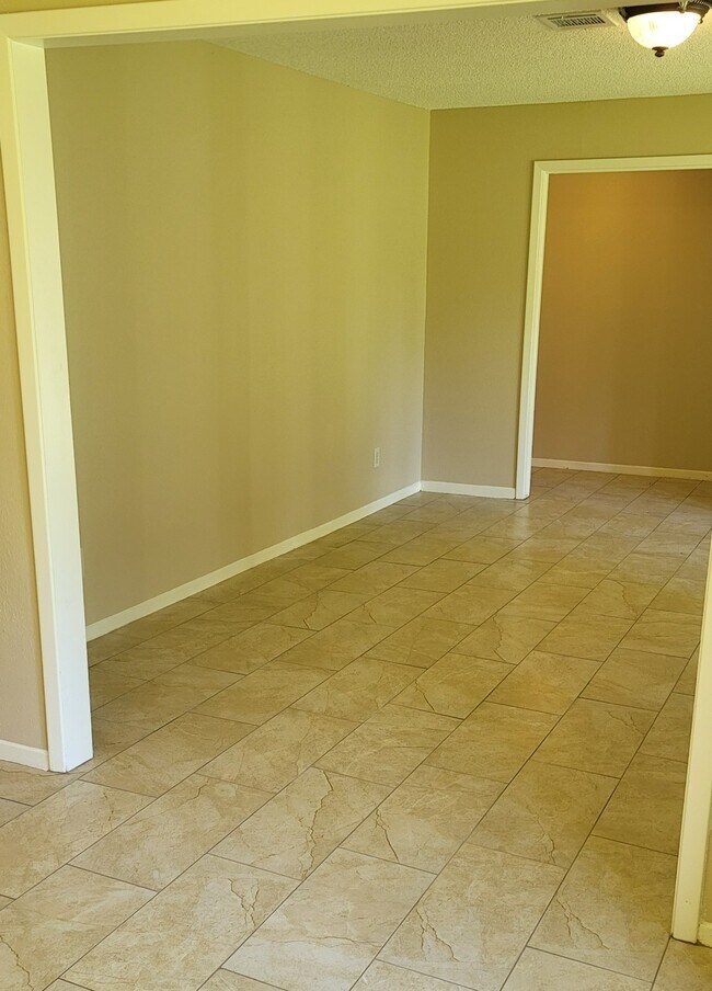 Building Photo - 11001 Sherry Ln