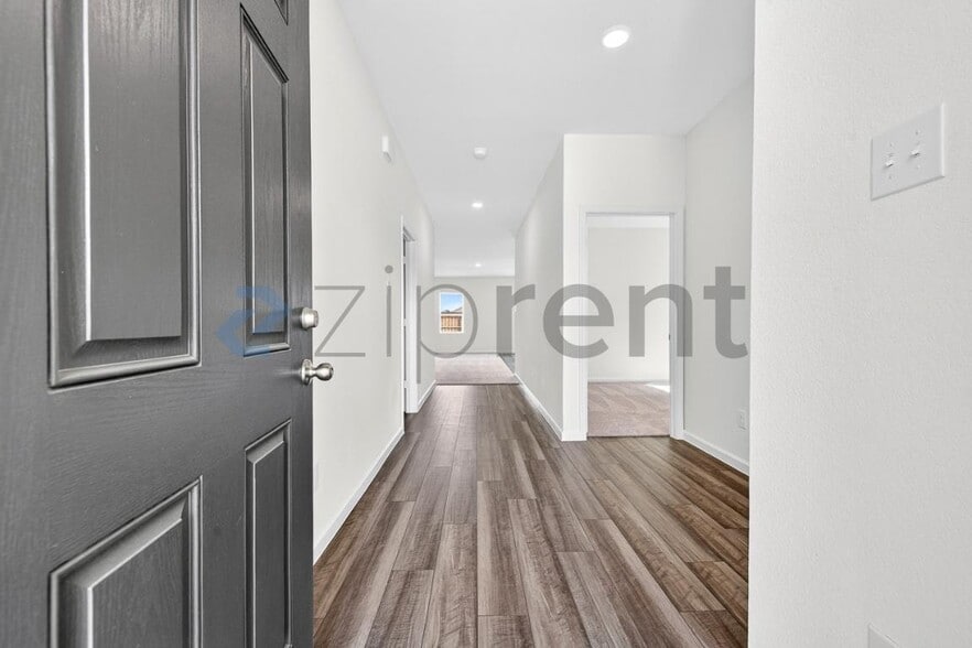 Building Photo - Unit