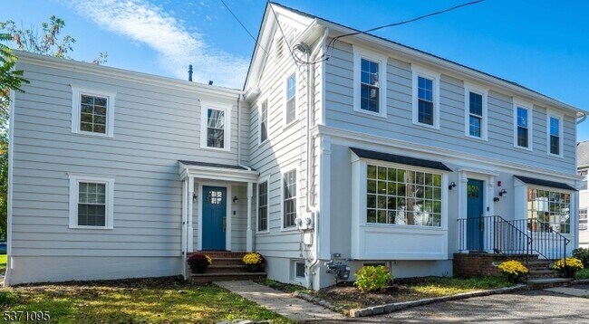 Building Photo - 135 Main St