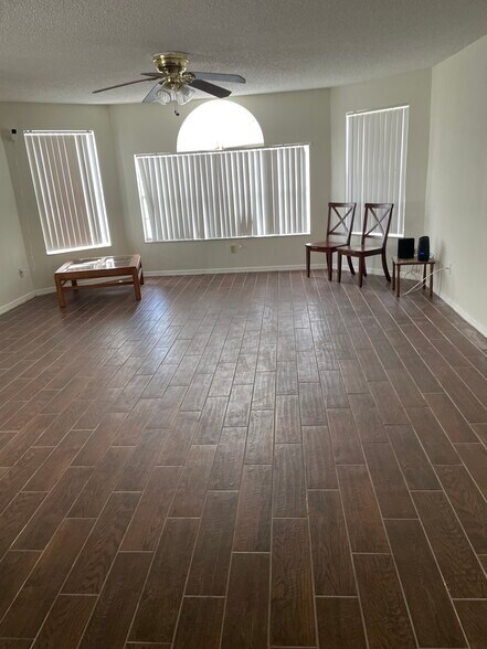 Building Photo - 2489 Sweetwater Club Cir