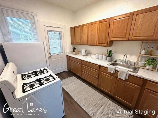 Building Photo - Beautiful 2 Bedroom 1 Bathroom now available for rent