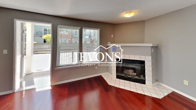 Building Photo - Stunning property in the heart of Seattle ...