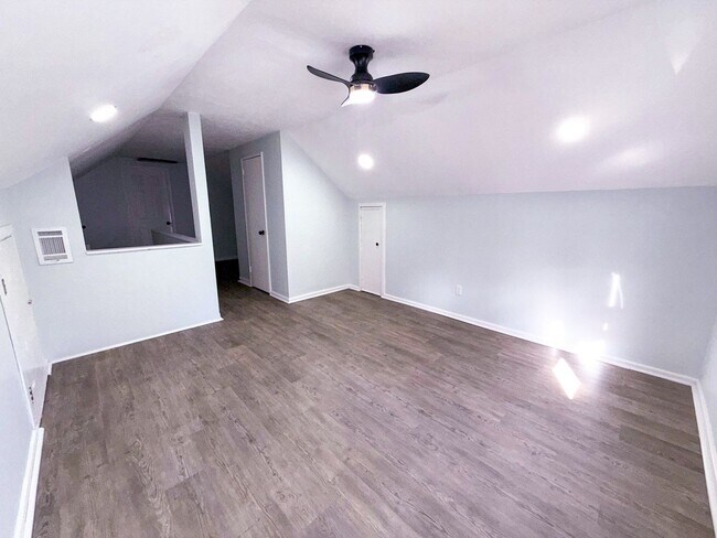 Building Photo - Stunning Full Remodel! 3BR/2BA Home with F...