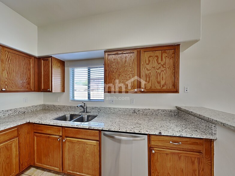 Building Photo - 447 E Placita Lezna