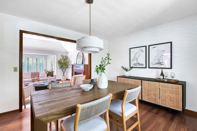 Building Photo - 8 Racquet Ct