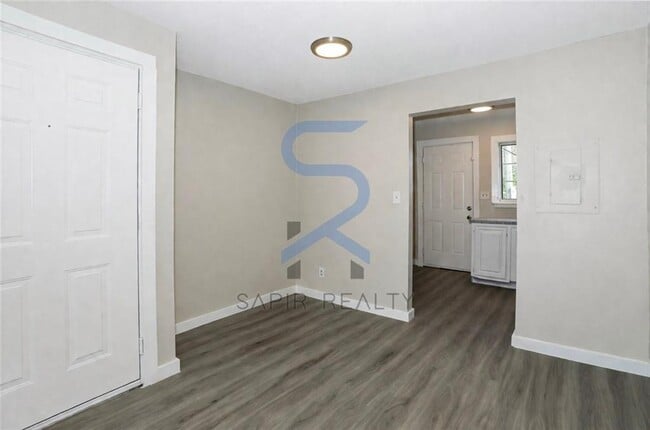 Building Photo - 2055 Alison Ct SW