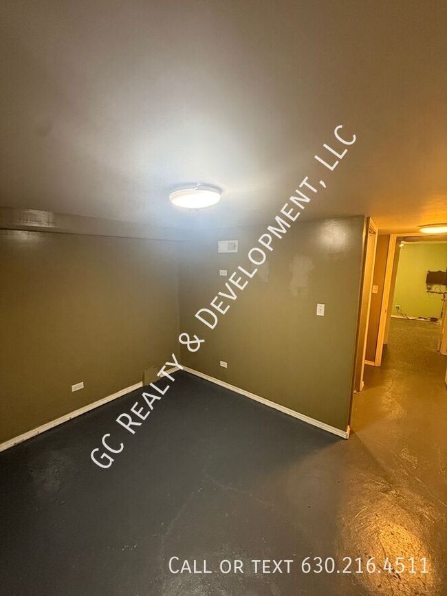 Building Photo - 10225 S Perry Ave