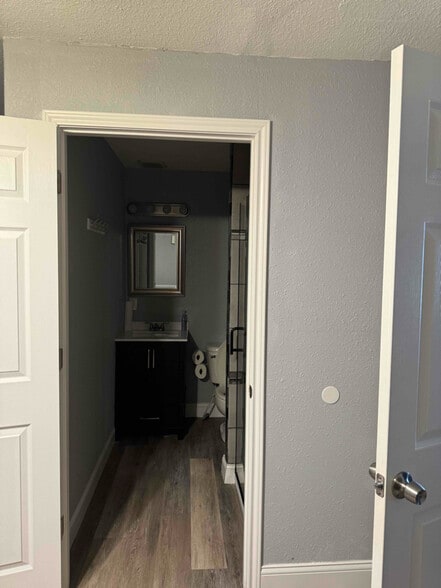 Building Photo - 706 Ohio St