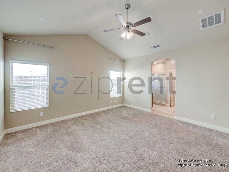 Building Photo - Unit