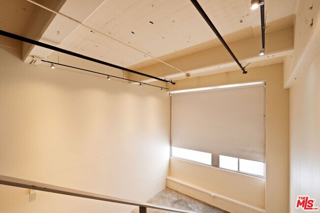 Building Photo - 1130 Flower St