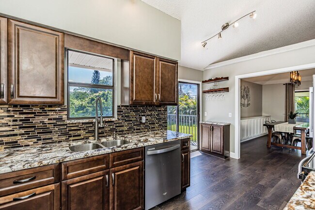 Building Photo - 123 Colony S Dr