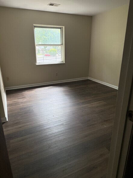 Building Photo - 8281 Sobax Dr