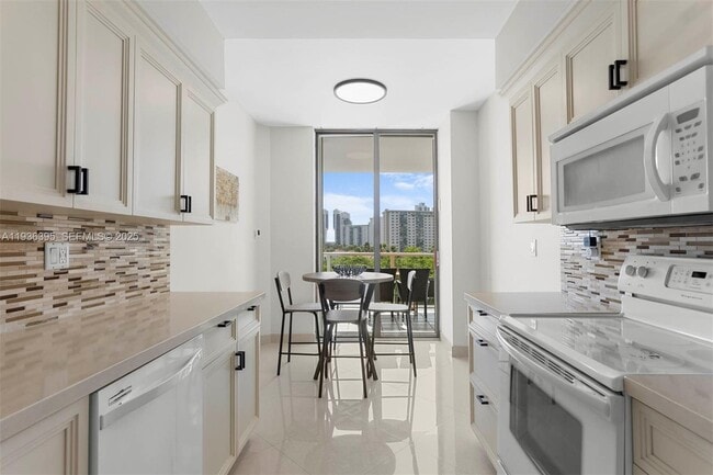 Building Photo - 19500 Turnberry Way