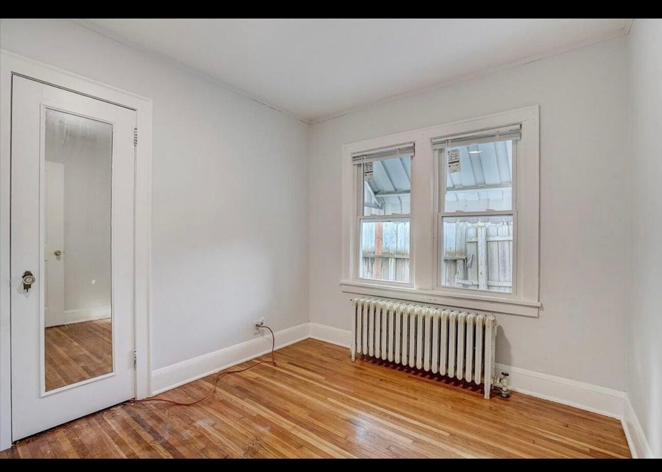 Building Photo - 4253 James Ave N