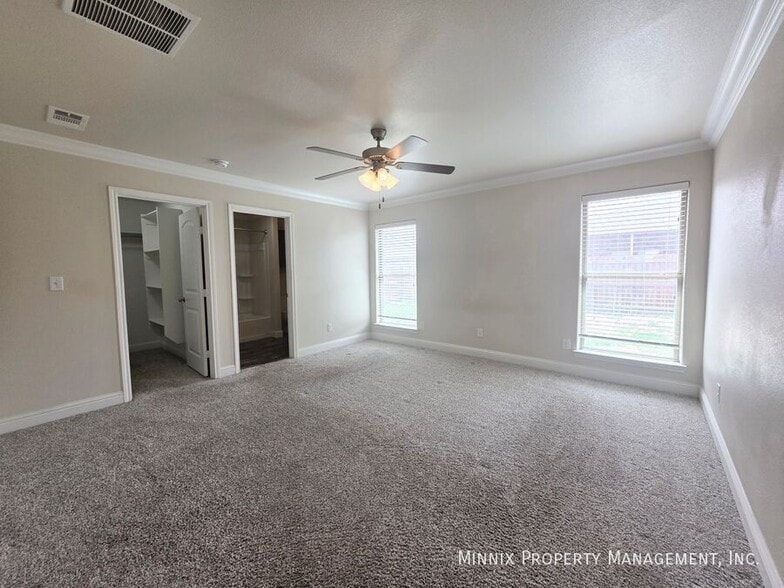 Building Photo - 9411 Sagebrush Ave