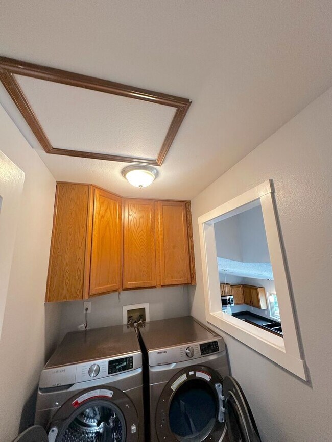 Building Photo - Move in ready home in 80918!