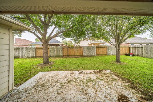 Building Photo - 3005 Gardencrest Ln