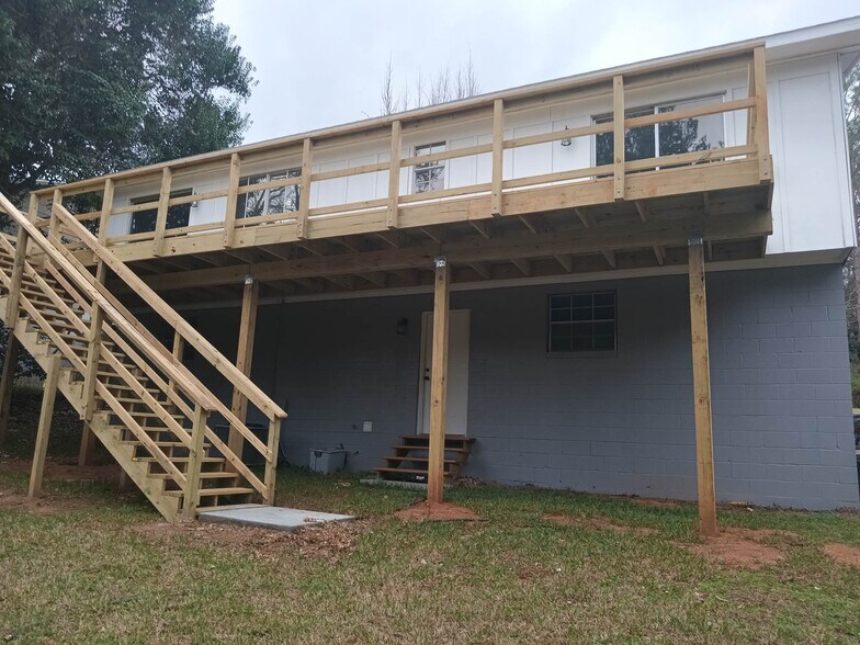 Building Photo - 2709 Bedford Way