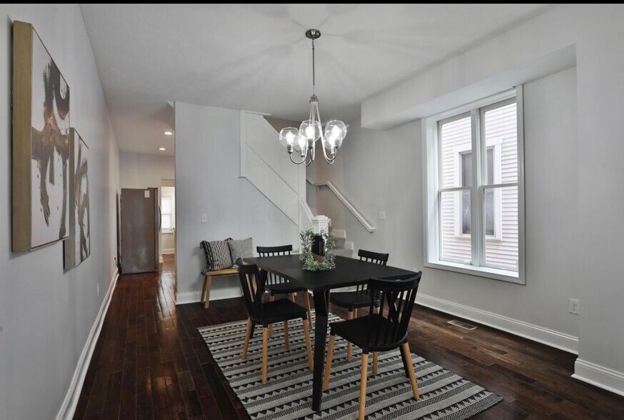 Building Photo - 742 Oakwood Ave