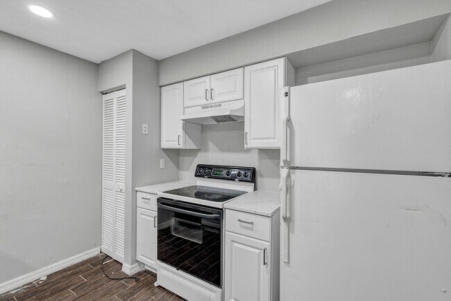 Building Photo - 3990 SE 17th Ct