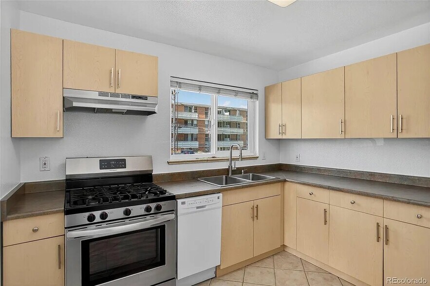 Building Photo - 2527 S University Blvd