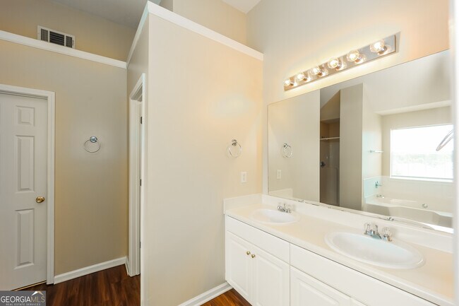 Building Photo - 6779 Foxfire Pl