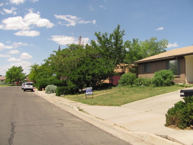 Building Photo - NE ENCHANTED MESA 3/BD 2/BA 2/CG